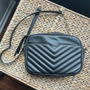 Express Black crossbody bag with gold chain